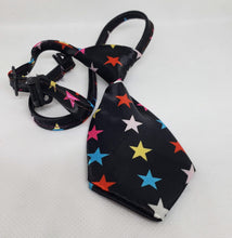 Cargar imagen en el visor de la galería, Corbata para perro o gato negra con estrellas
